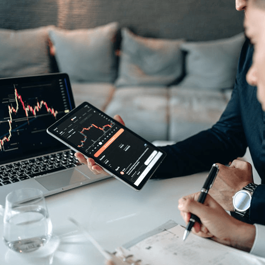 AImetiraPro - Team von Kryptowährungsexperten